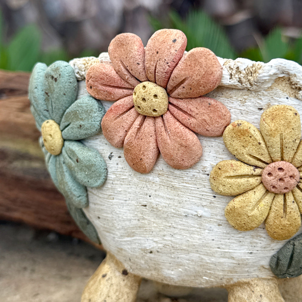 Jurian Handcrafted Pot- Trio of Flowers on Ivory