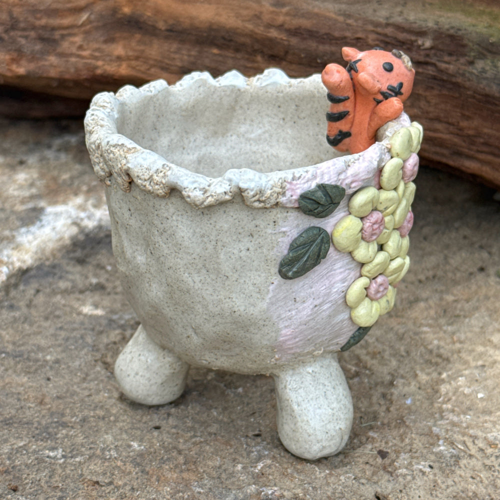 Jurian Handcrafted Pot- Tiger