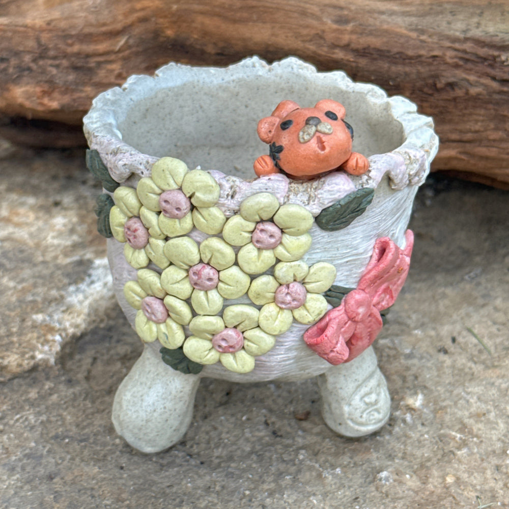 Jurian Handcrafted Pot- Tiger