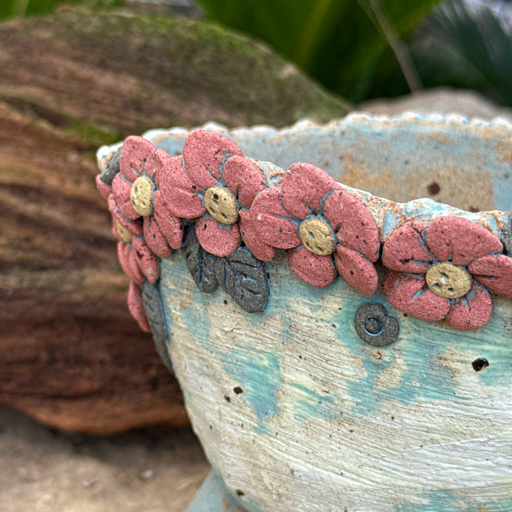 Jurian Handcrafted Pot- Rose Flower Rim