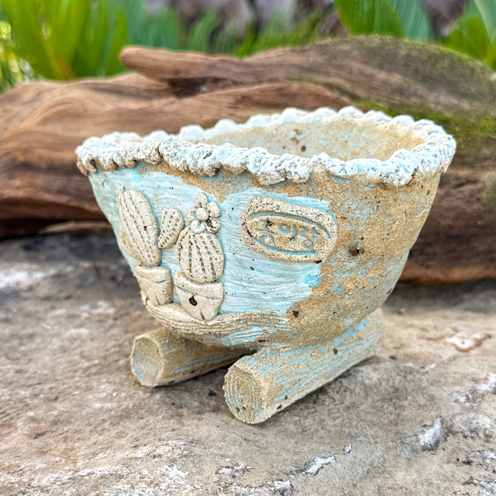Jurian Handcrafted Pot- Neutral Cacti