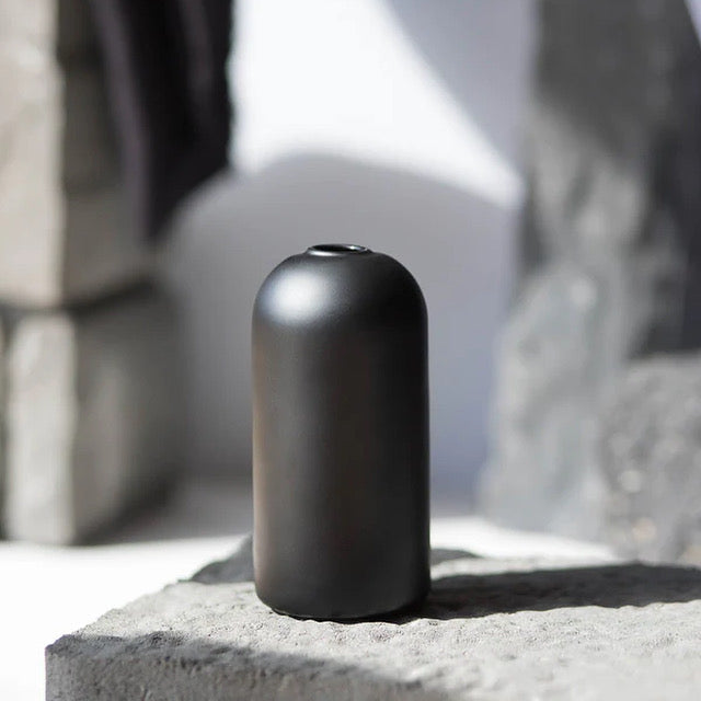 Wylie Vase (Black)