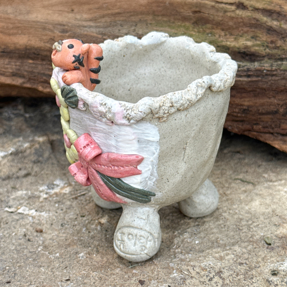 Jurian Handcrafted Pot- Tiger