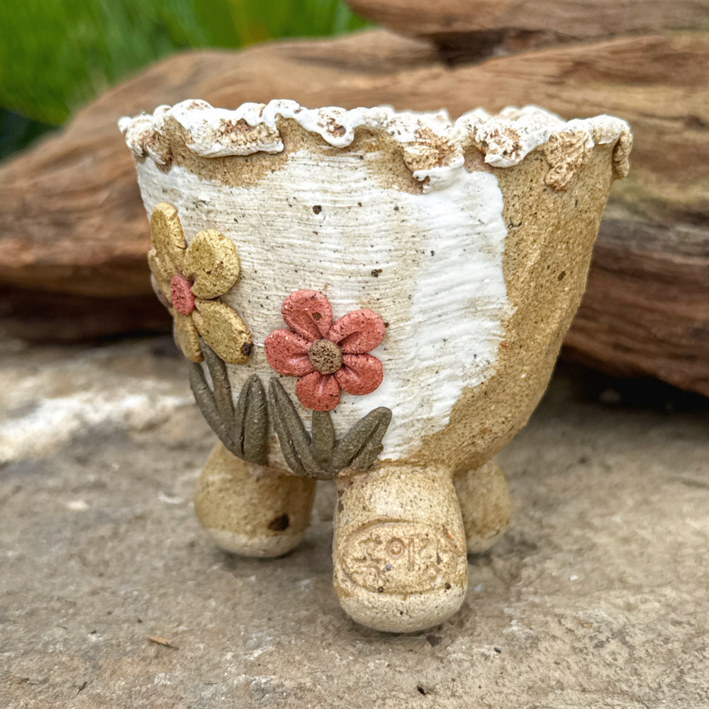 Jurian Handcrafted Pot- Short Flowers