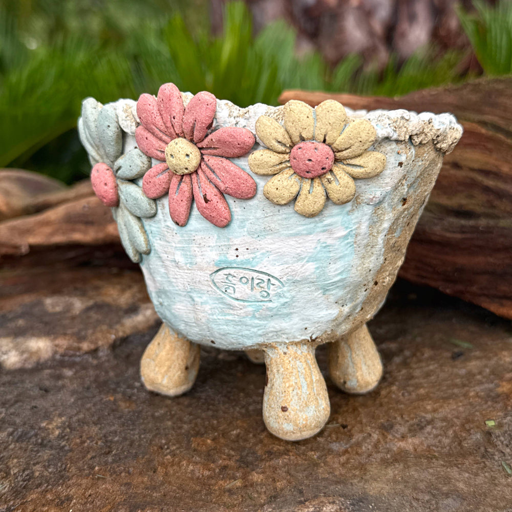 Jurian Handcrafted Pot- Sky Blue Flowers