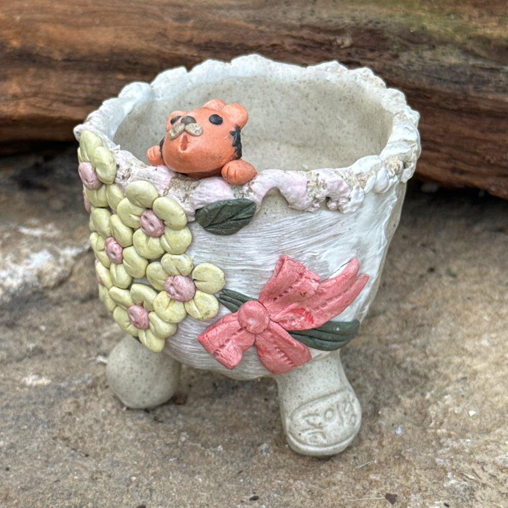 Jurian Handcrafted Pot- Tiger