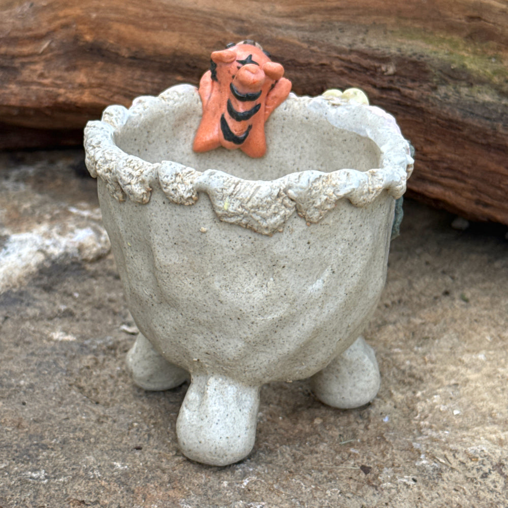 Jurian Handcrafted Pot- Tiger