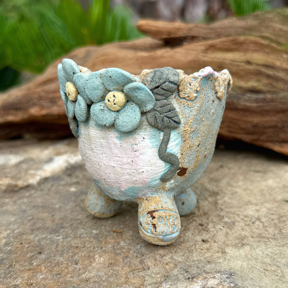 Jurian Handcrafted Pot- Sky Blue Flowers
