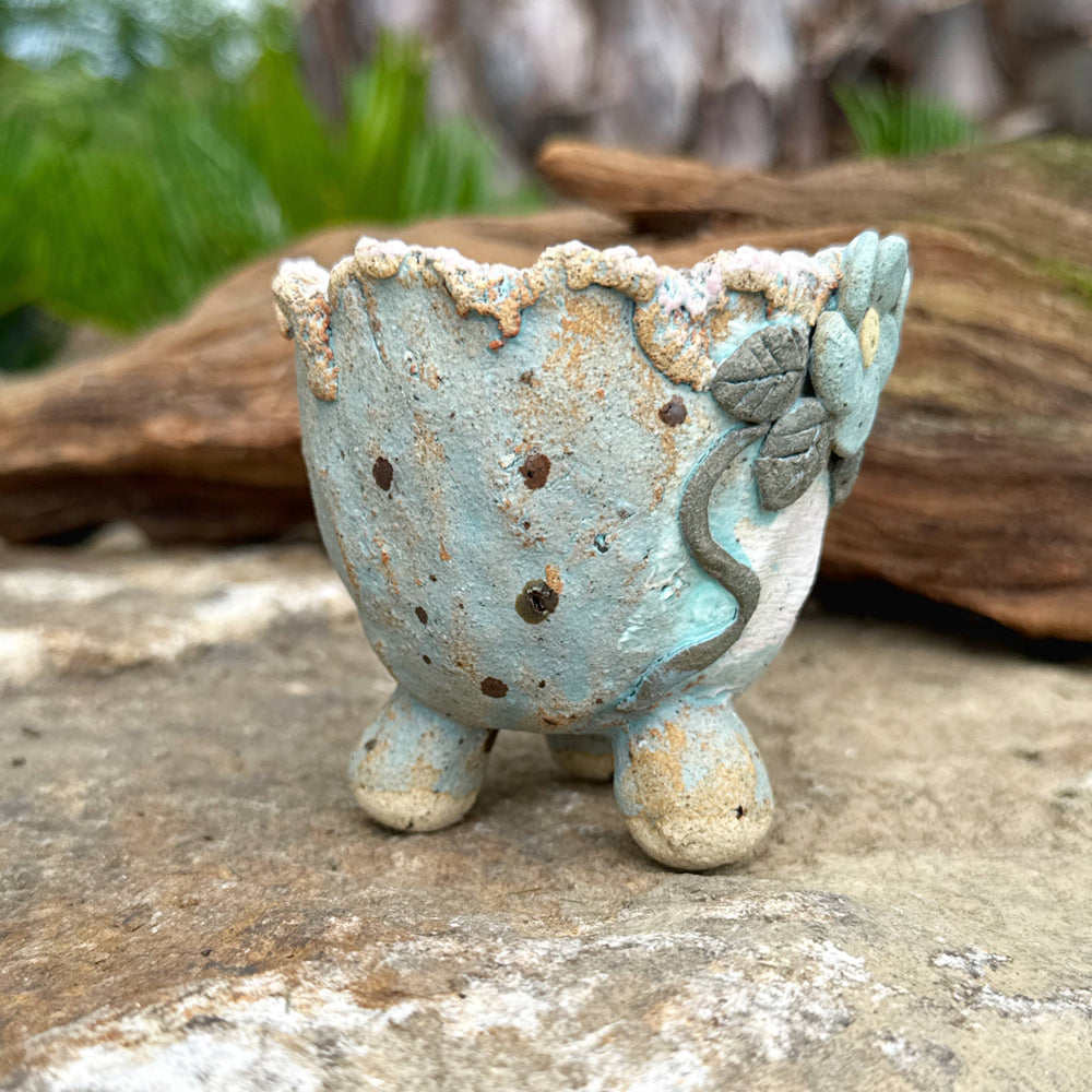 Jurian Handcrafted Pot- Sky Blue Flowers