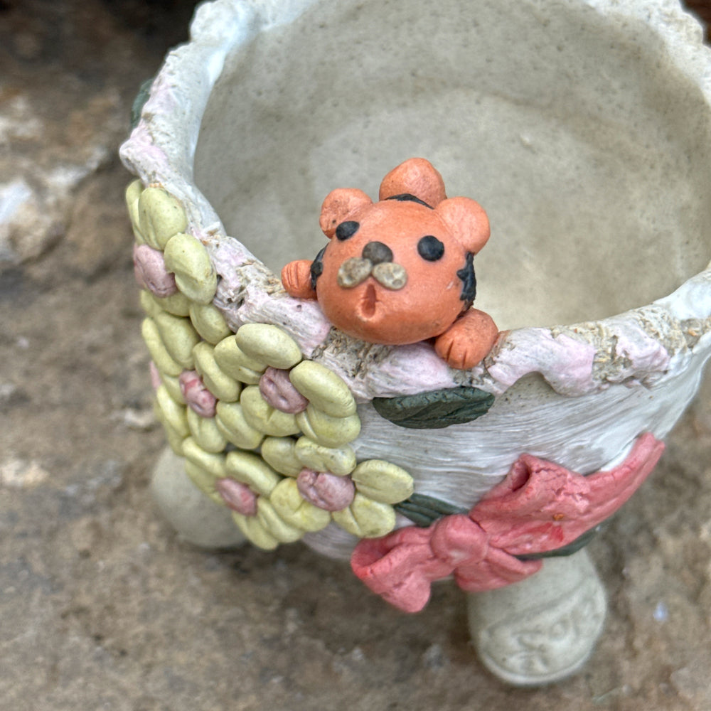 Jurian Handcrafted Pot- Tiger