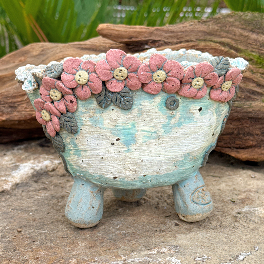 Jurian Handcrafted Pot- Rose Flower Rim