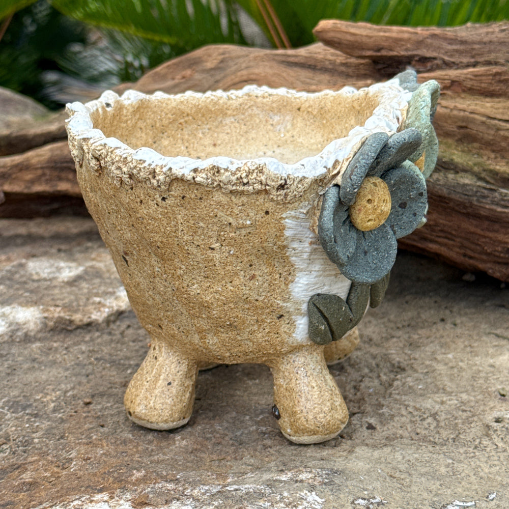 Jurian Handcrafted Pot- Trio of Blue Flowers