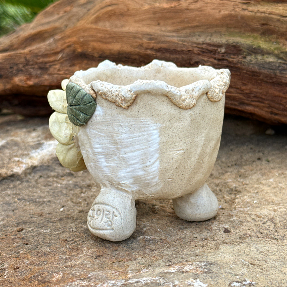 Jurian Handcrafted Pot- Sunflower