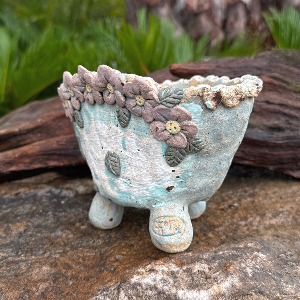 Jurian Handcrafted Pot- Mauve Flower Rim