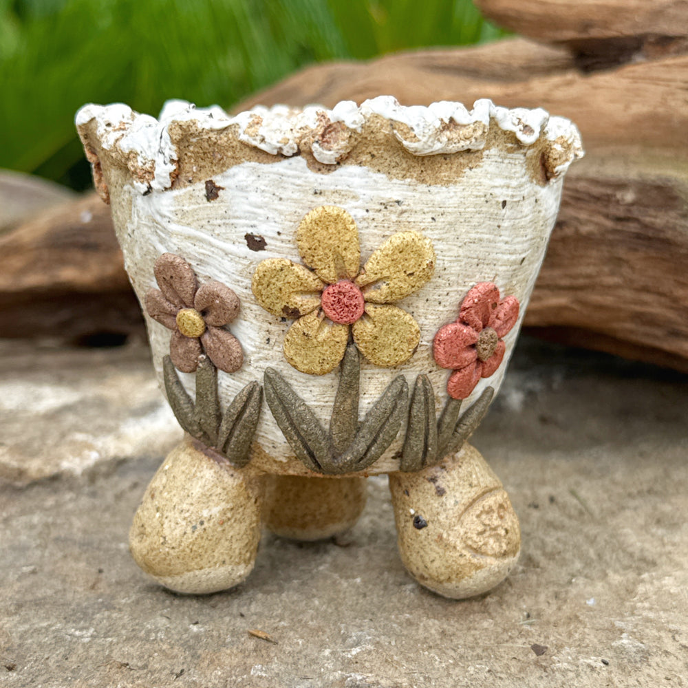 Jurian Handcrafted Pot- Short Flowers