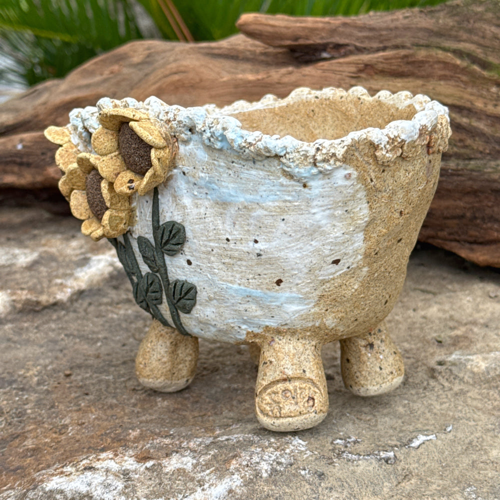 Jurian Handcrafted Pot- Sunflowers